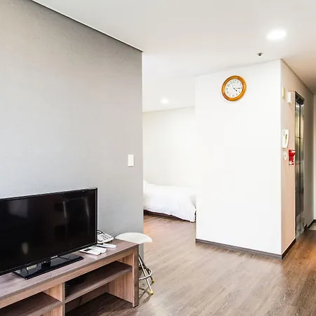 Brown Suites Hotel Sinchon Central