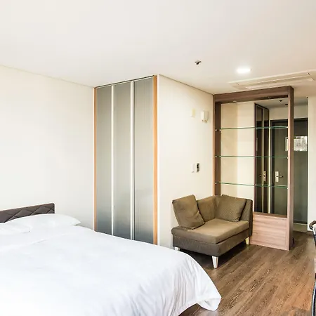 Brown Suites Hotel Sinchon Central