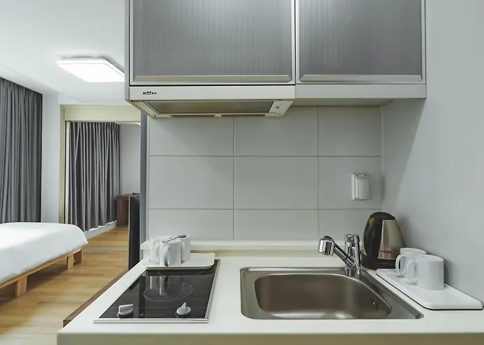 Brown Sinchon Hotel Seoel