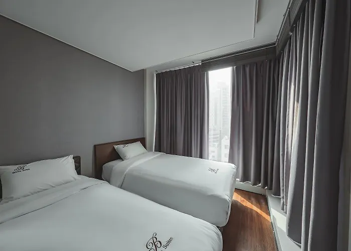 Brown Sinchon Hotel 3*
