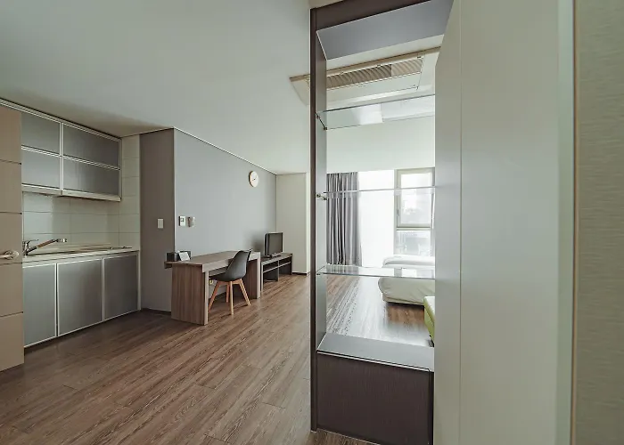 Brown Sinchon 3* Seoel