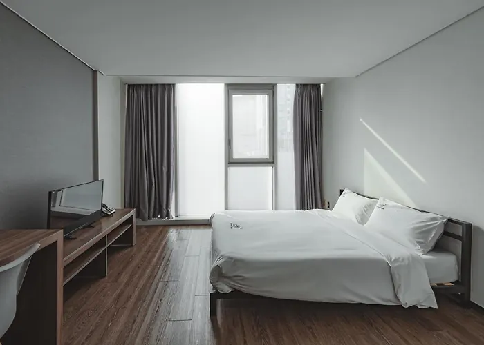 Отель Brown Sinchon Сеул