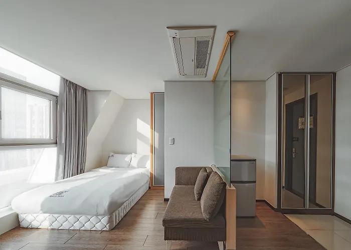 Brown Sinchon 3* Seoel