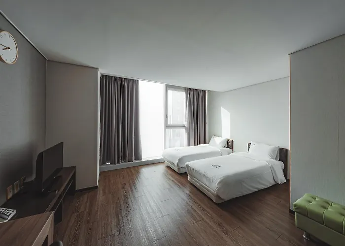 Brown Sinchon 3* Сеул