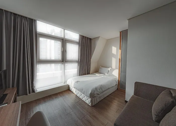 Hotel Brown Sinchon 3*