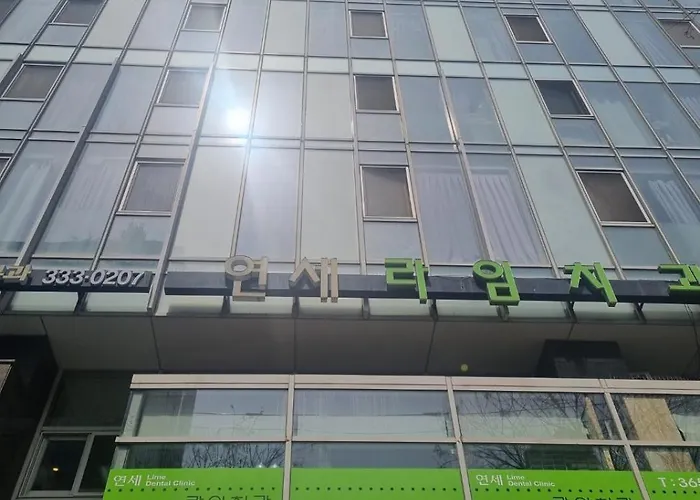 Brown Sinchon 3* Seoel