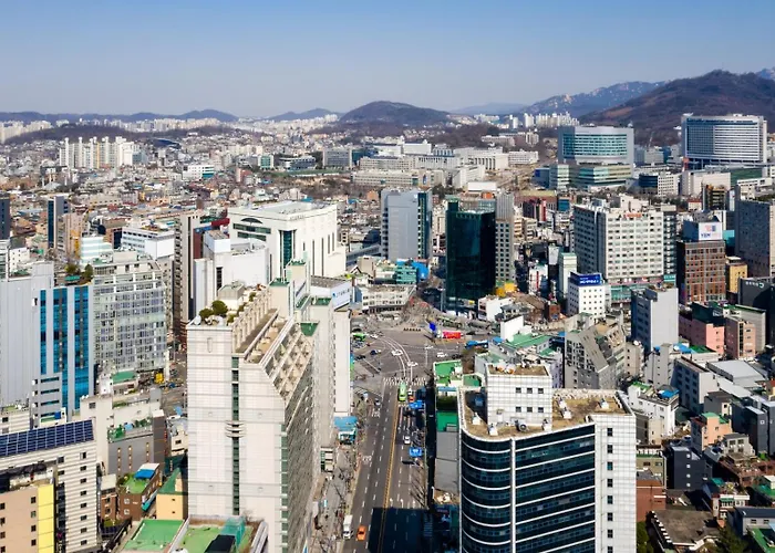 Brown Sinchon Hotel 3*