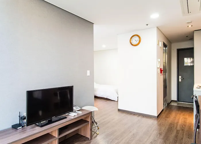 Brown Sinchon Hotel Seoel