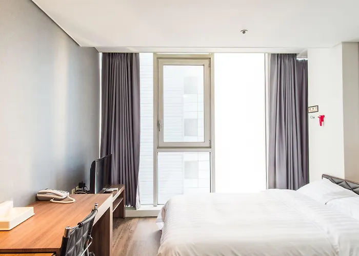 Brown Sinchon Hotel Seoel