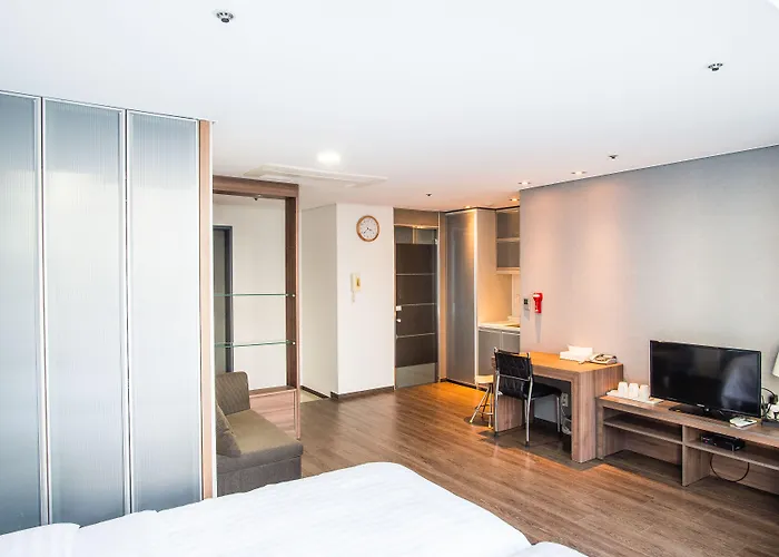 Brown Sinchon Hotel Seoel