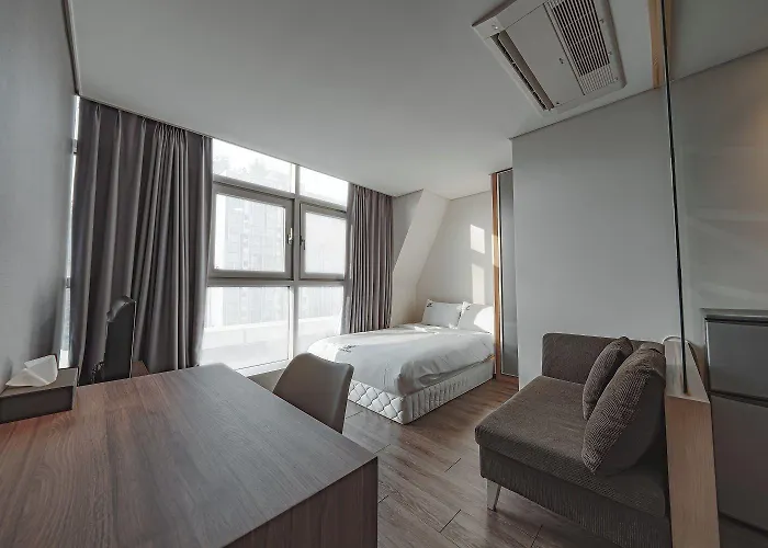 Brown Sinchon Hotel Seoel