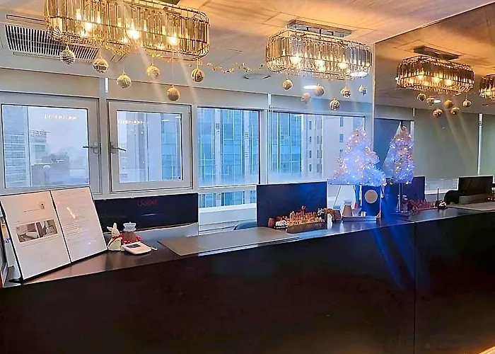 Brown Sinchon Hotel