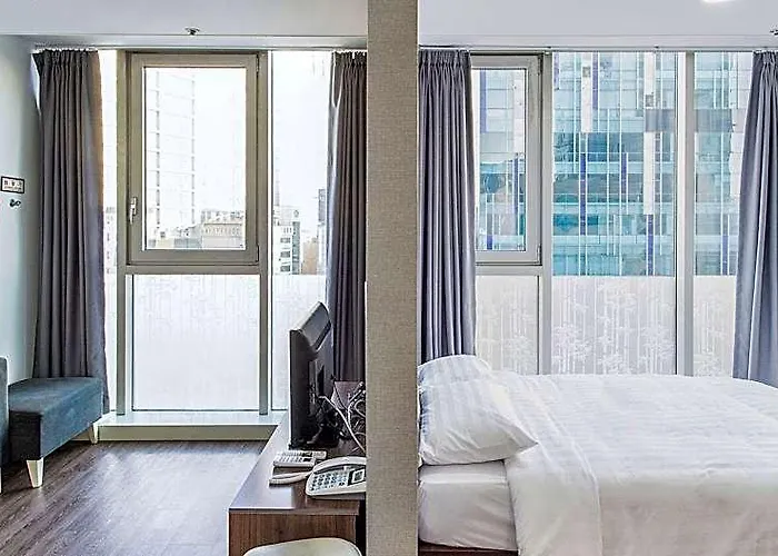 Hotel Brown Sinchon 3*
