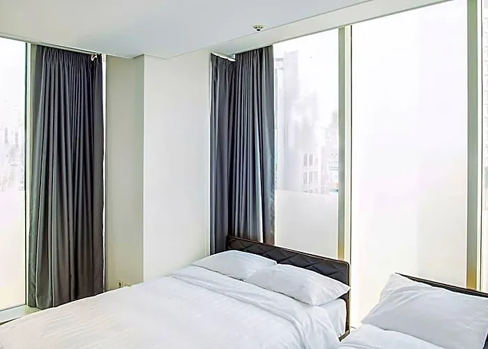 Brown Sinchon Hotel 3*