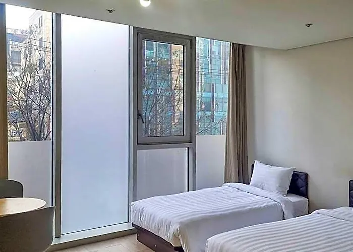 Brown Sinchon 3* Seoel