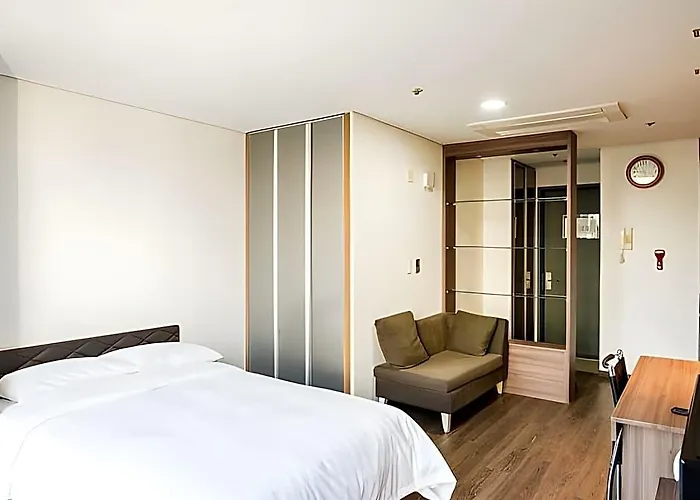 Hotel Brown Sinchon 3*
