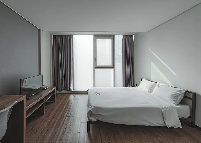 Brown Sinchon Hotel Seul