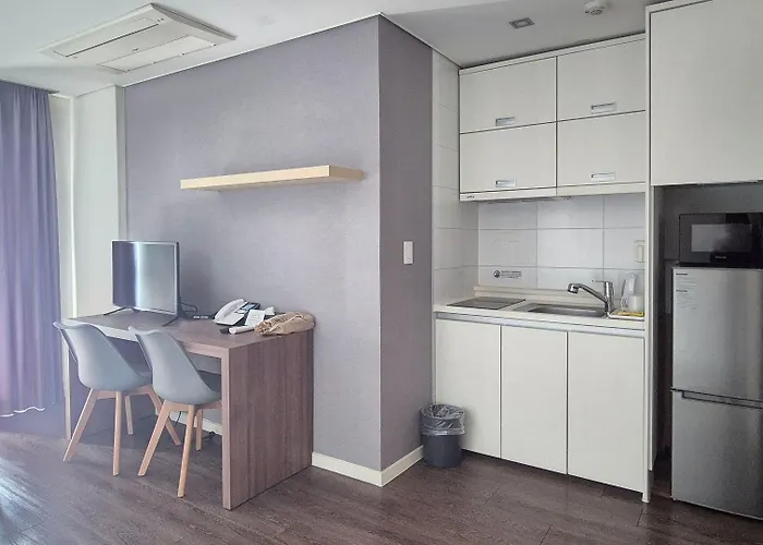 Hotel Brown Sinchon 3*